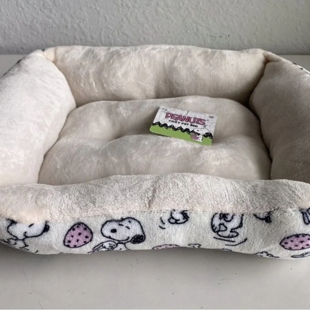 Peanuts Snoopy Easter cat or dog bed